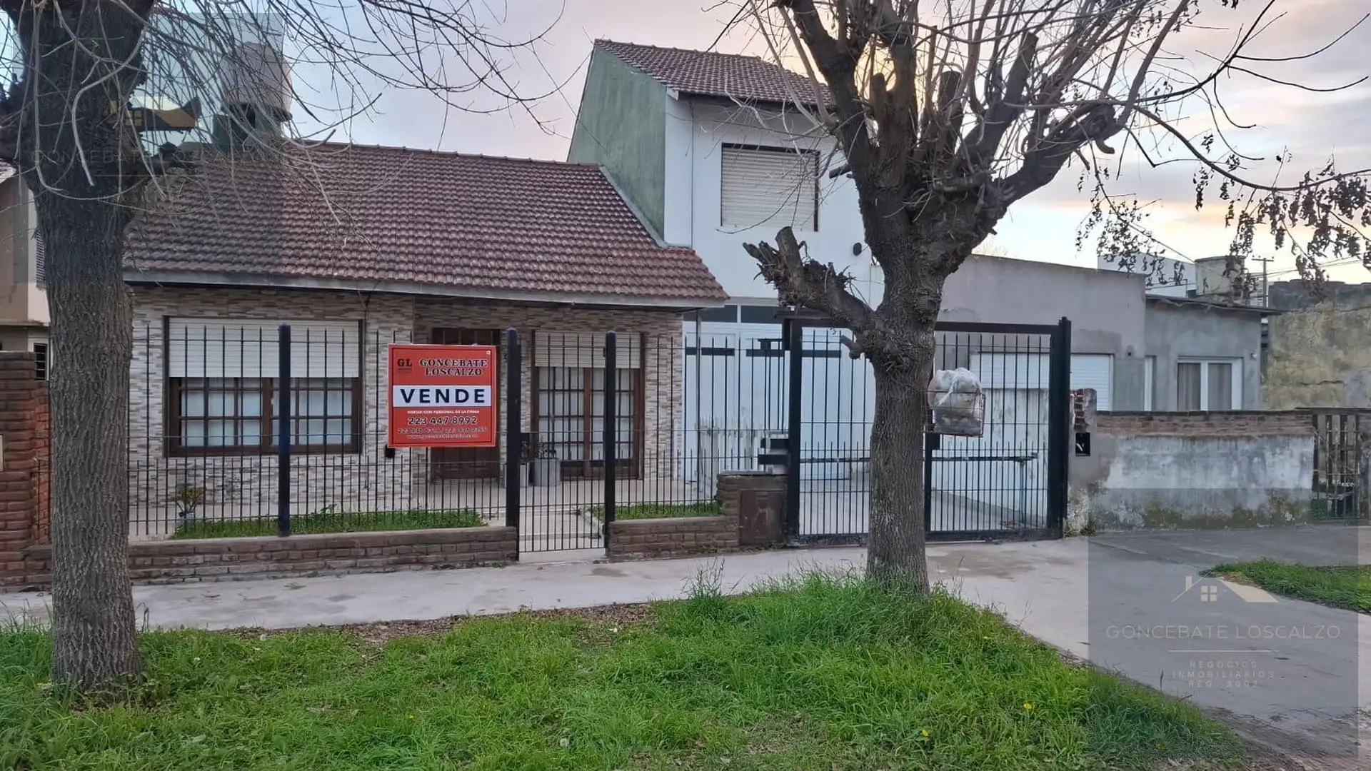 Casa 5 ambientes con garaje para dos autos y quincho