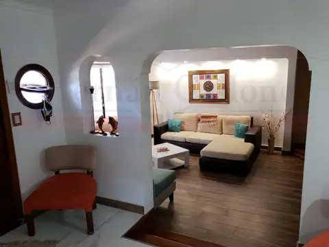 EXCELENTE CASA 5 AMBIENTES CON PISCINA, QUINCHO Y COCHERA