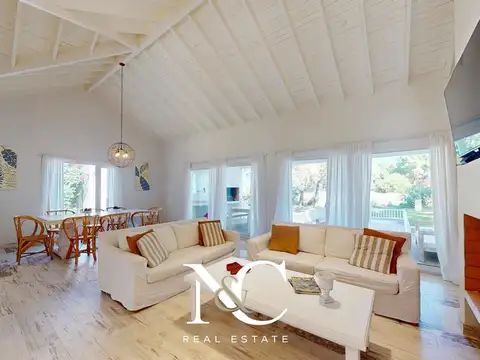 Casa 5 ambientes con 3 baños