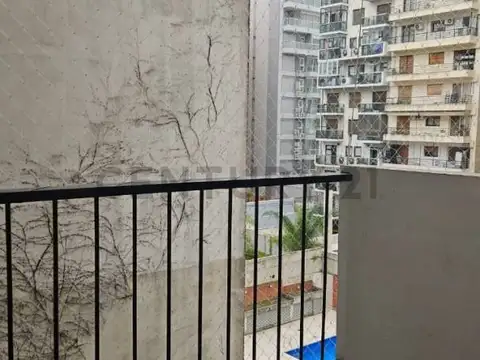 Departamento monoambiente con Balcón frente al parque Las Heras