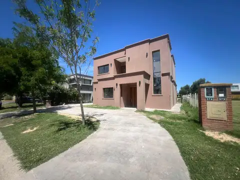 Venta Casa 5 ambientes con pileta - Barrio Santo Tomás