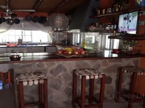 Casa 6 ambientes con 3 baños