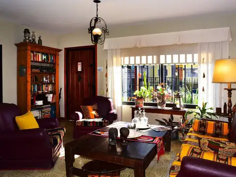 Casa en Venta con 5 cocheras