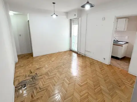 Departamento 2 ambientes sobre Rivadavia CON RENTA