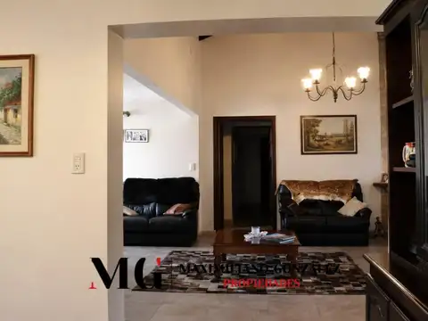 Casa 9 ambientes con 6 baños
