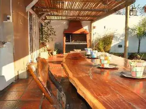 Venta de casa de 3 ambientes con Fondo