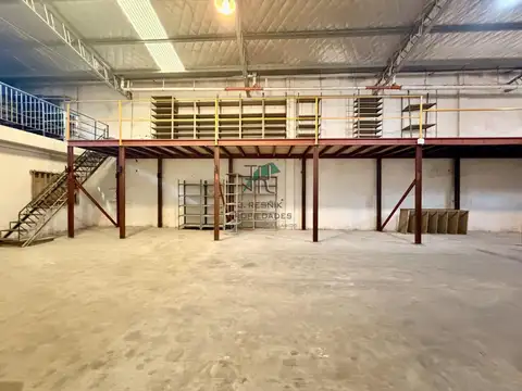 GALPÓN EN EXCELENTE ESTADO - LOSA PARA CONSTRUIR 3 PISOS