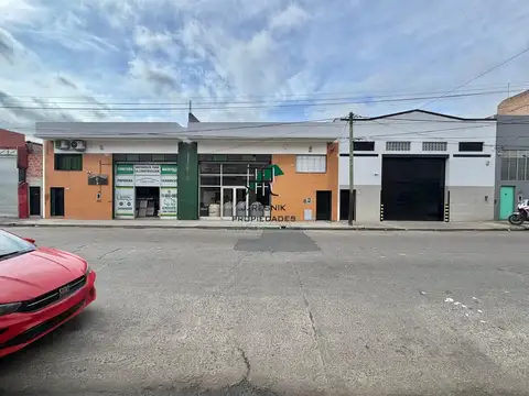 GALPÓN EN EXCELENTE ESTADO - LOSA PARA CONSTRUIR 3 PISOS