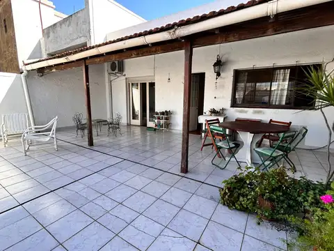 Venta - Ph 4 Ambientes C/ Galería y Terraza - 1er Piso X Escalera - 264 m² Totales - La Paternal