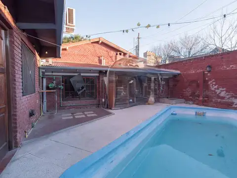 VENTA CASA 5 AMB. COCHERA PILETA V. SARMIENTO