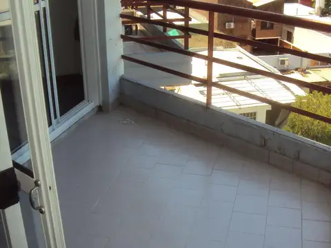 Amplio mono ambiente en muy buen estado