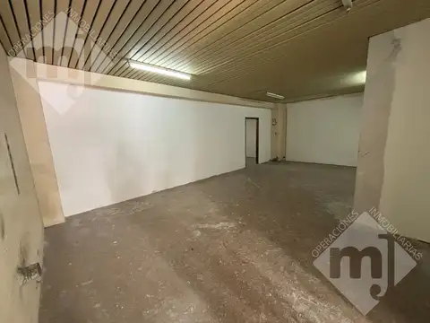 Local en Alquiler en San Fernando Vías  /  Centro, USD 1.800