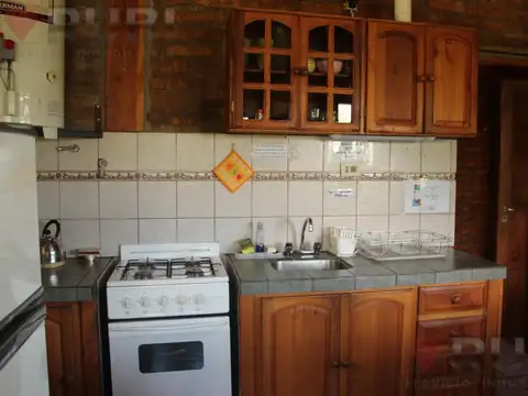 Casa 6 ambientes con 2 baños