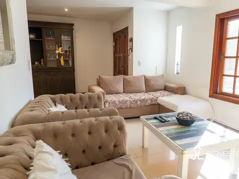 Alsina  al 200, Los Cardales centro