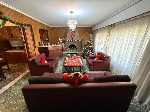 Venta - Casa 3 dormitorios con cochera doble