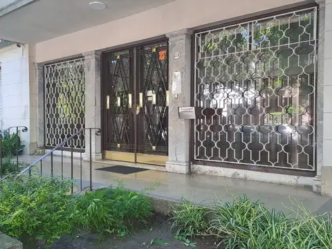 Departamento 3 amb. 2 baños Cochera y patio