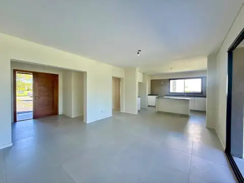 Casa en Venta con 3 cocheras