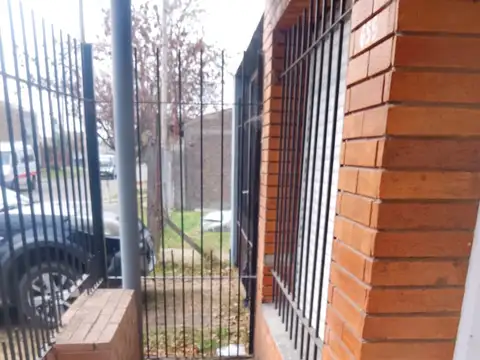 Casa 2 ambientes con 1 baño