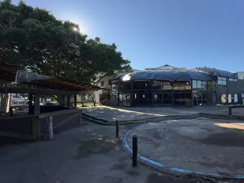 Avenida Cervantes Y Avenida Isidoro Iriarti