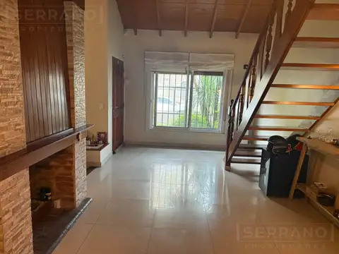 Casa 4 ambientes con 2 baños