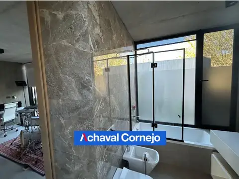 Casa en Alquiler con 1 cochera