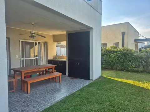 VENTA CASA BARRIO SAN EDUARDO PILAR DEL ESTE