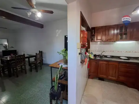 Casa 5 ambientes con 2 baños