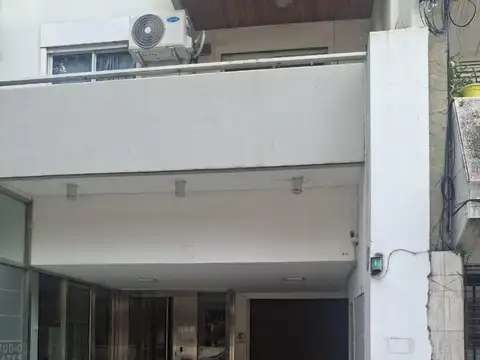 Cochera fija con portón eléctrico en zona centro