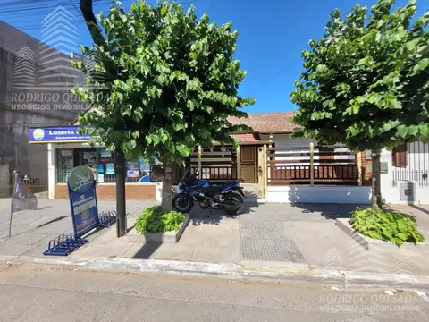 casa    local  sobre Av.Principal  !