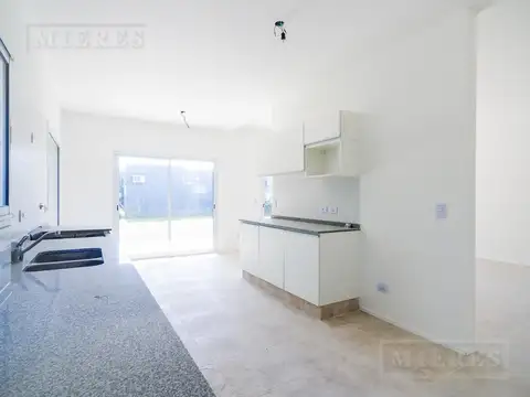 Casa 4 ambientes con 3 baños
