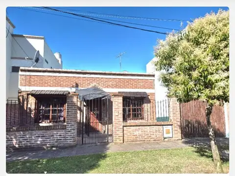 Casa en Venta en Manuel B Gonnet, USD 64.000