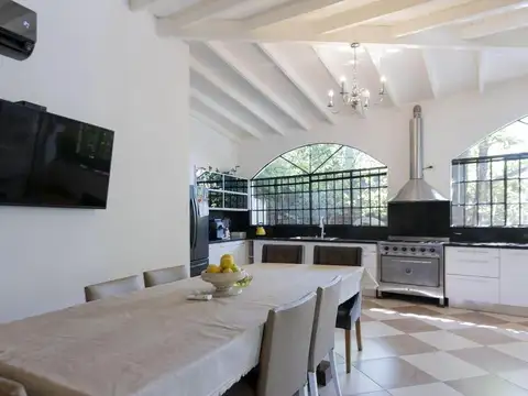 Casa en Venta con 2 cocheras