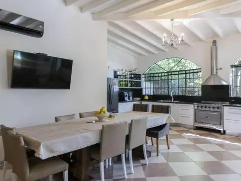 Casa 6 ambientes con 3 baños