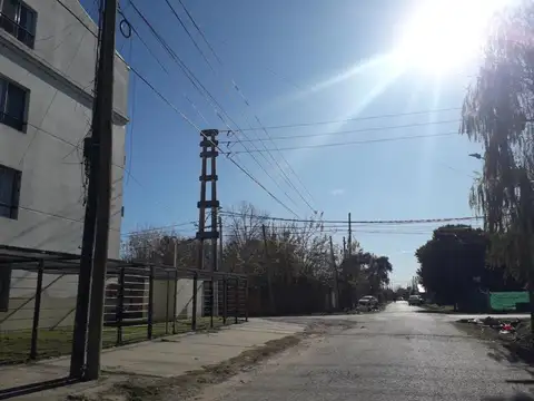 Pilar! Lote esquina y con mejoras! Asfalto! Pmo. Avenida Marquez!
