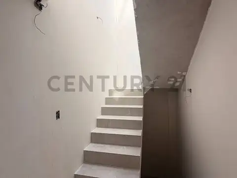 ALQUILER PH TIPO CASA AL FRENTE EN TRIPLEX – 5 AMBIENTES / APTO PROFESIONAL – IDEAL OFICINAS / ESTUD