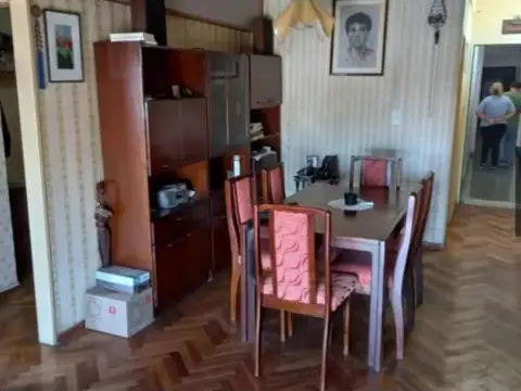 Monasterio 100, Piso 8