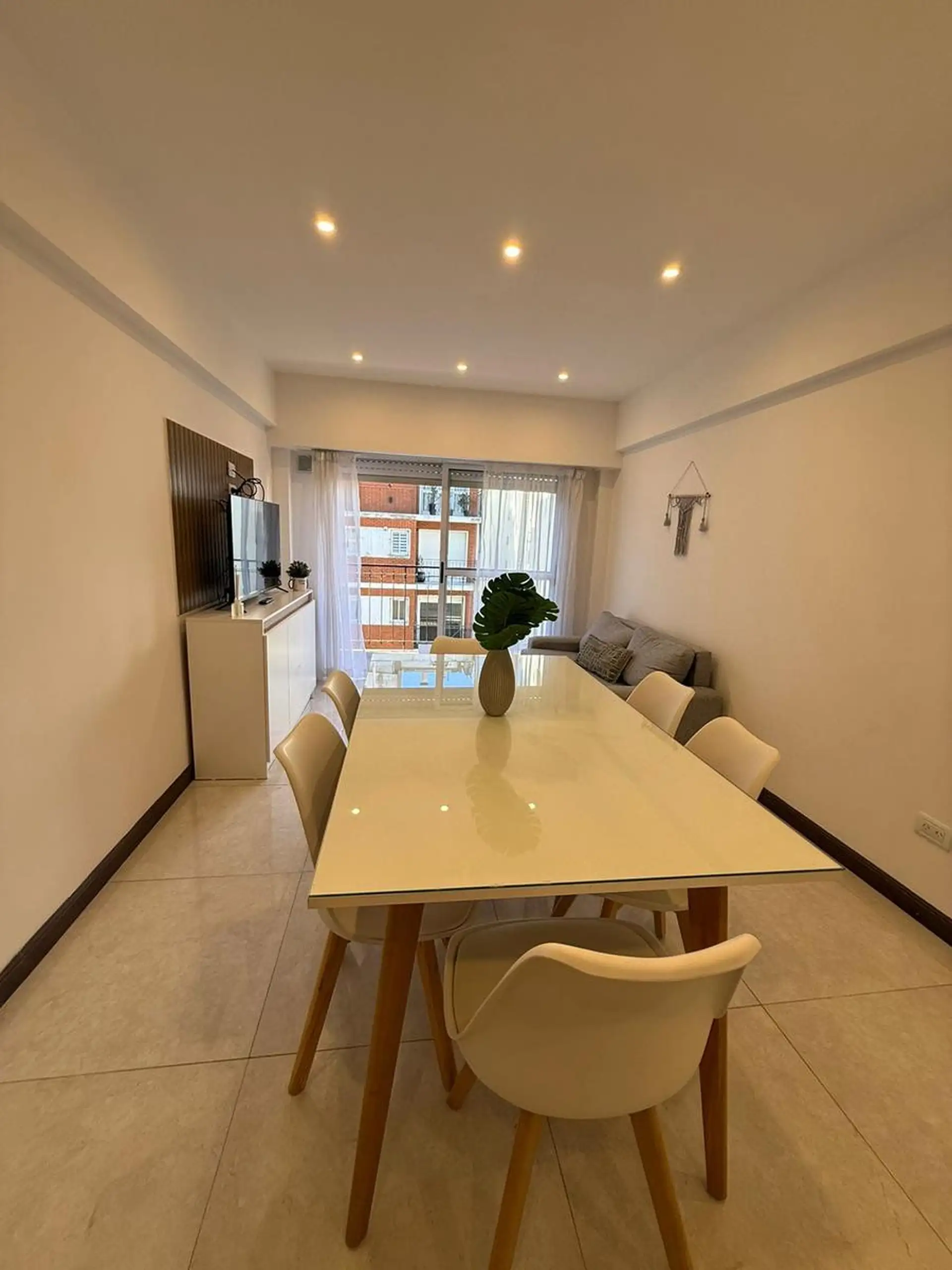 Depto 3 amb, 62m² con balcón corrido — Centro