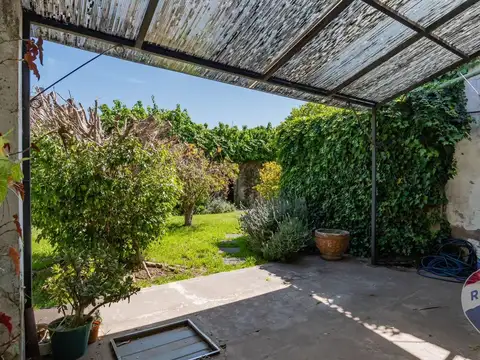 Casa 4 ambientes con 2 baños