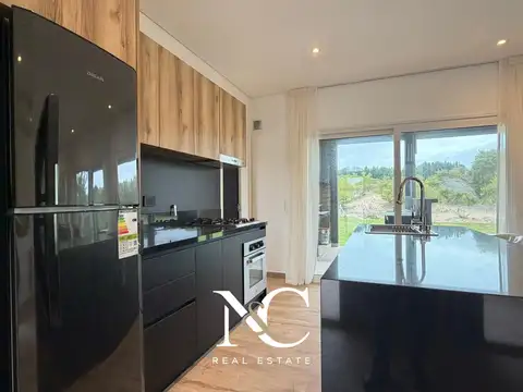 Casa en venta en Costa Esmeralda 4 dormitorios, piscina y fondo libre