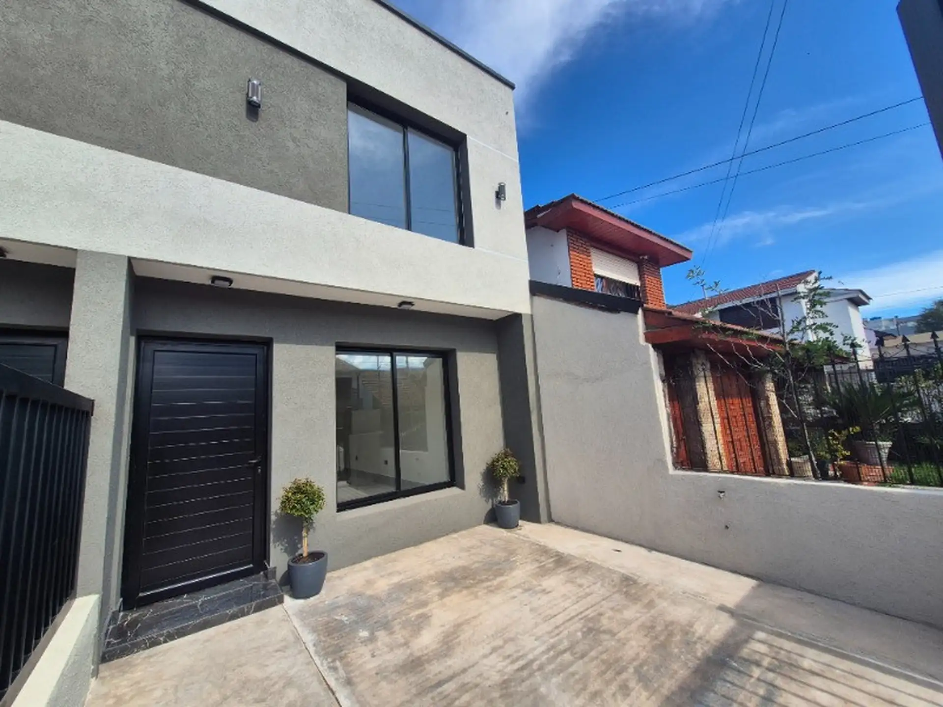Duplex 3 amb a estrenar con cochera y patio — Parque Luro