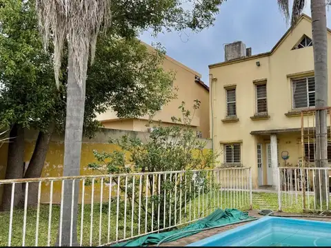 Venta Casa 3 dormitorios Apto Crédito Cochera Pileta Granadero Baigorria