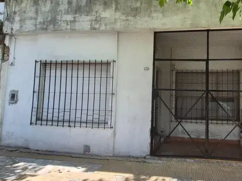 Casa - Alquiler - Argentina, Tres de Febrero - BESARES 2721