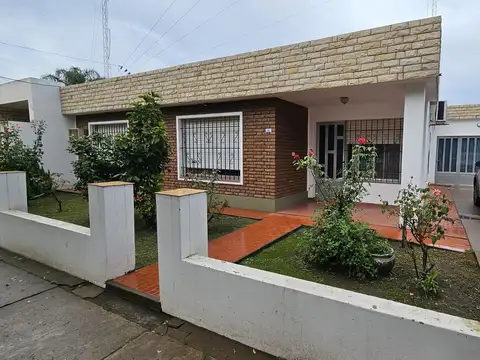 Venta Casa 3 Dormitorios En Monje Cochera Y Patio