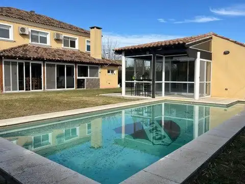 CASA EN VENTA EN BARRANCAS DE IRAOLA