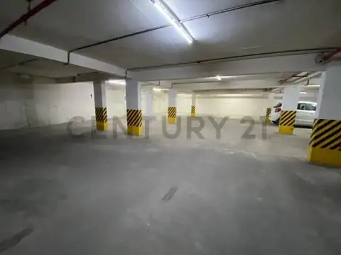 Cochera techada en venta en La Plata