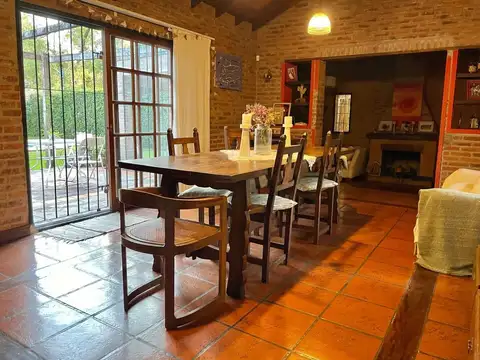 Casa en Venta con 2 cocheras