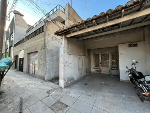 Av. Presidente Juan Domingo Perón 5600, Piso PB