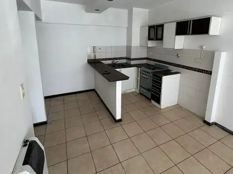 Coronel Ramón Lorenzo Falcón 5200, Piso 2