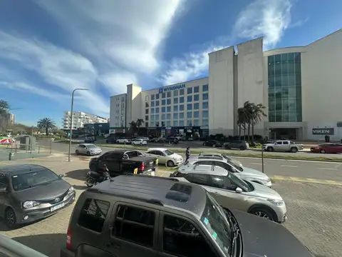 LOCAL EN LA BAHÍA DE NORDELTA.-