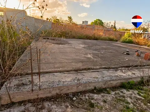 Terreno con cimientos y cámara séptica, cerrillos